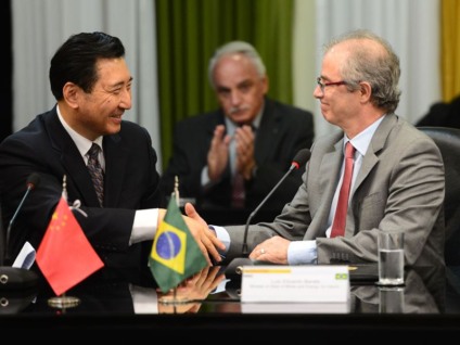 Lu Chun, presidente da China Three Gorges, com o ministro interino Luiz Eduardo Barata - Fabio Rodrigues Pozzebom/Agência Brasil