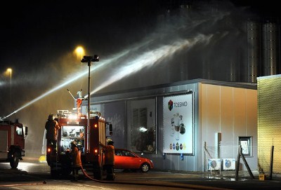 Bombeiros tentam combater gases tóxicos em Bad Fallingbostel, na Alemanha -
