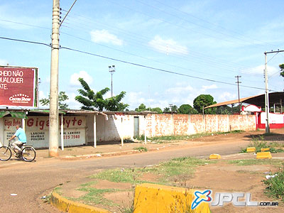 Desocupados abandonam temporariamente o "Albergue da Aden" -