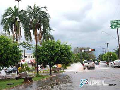 Plana, a Cidade fica quase que inundada a qualquer chuva mais demorada -