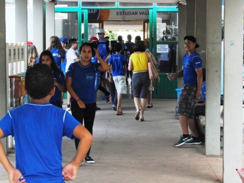 Votação será composta de 50% da comunidade escolar-servidores e alunos a partir do 8º ano