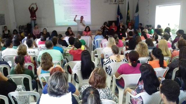 Trabalhadores em educação partiicparam de assembleia na manhã desta terça-feira  - Ana Cristina Santos/JP