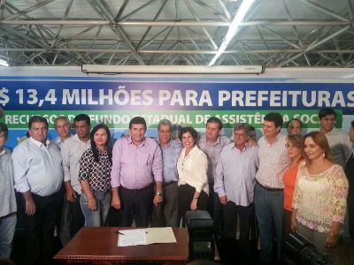 Marcia Moura participou, com outros prefeitos do Estado e solenidade de assinatura do Pacto de Adesão ao SUAS -