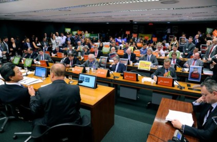 Comissão especial da Câmara debate relatório do deputado Luiz Nishimori sobre PL que estabelece mudanças na Lei dos Agrotóxicos - Cleia Viana/Câmara dos deputados/Divulgação