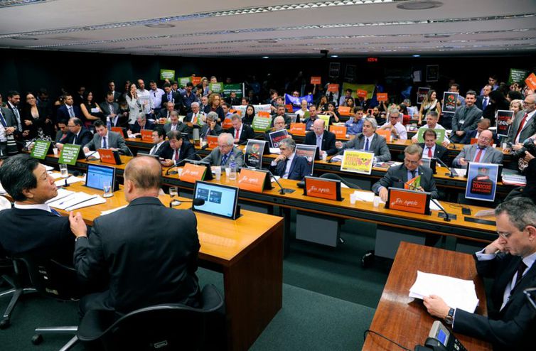 Comissão especial da Câmara debate relatório do deputado Luiz Nishimori sobre PL que estabelece mudanças na Lei dos Agrotóxicos - Cleia Viana/Câmara dos deputados/Divulgação