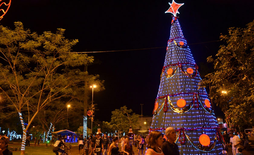 As decorações foram instaladas em 20 pontos da cidade.