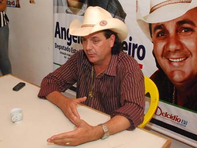 A pesquisa aponta aponta a vitória do vereador Ângelo Guerreiro (PDT) com 64% das intenções de voto -