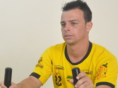 Atacante já pode treinar no campo segundo preparador -