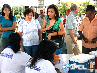 Na praça Ramez Tebet, o movimento foi intenso no posto volante de vacinação -