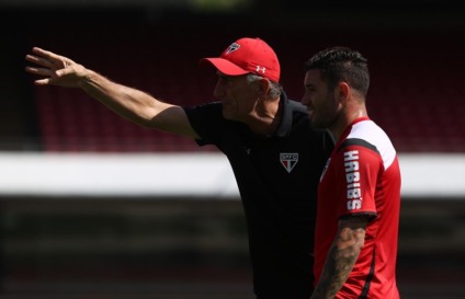 Bauza orientou o último treino da equipe, antes da partida, no CT do São Paulo - Rubens Chiri/SPFC