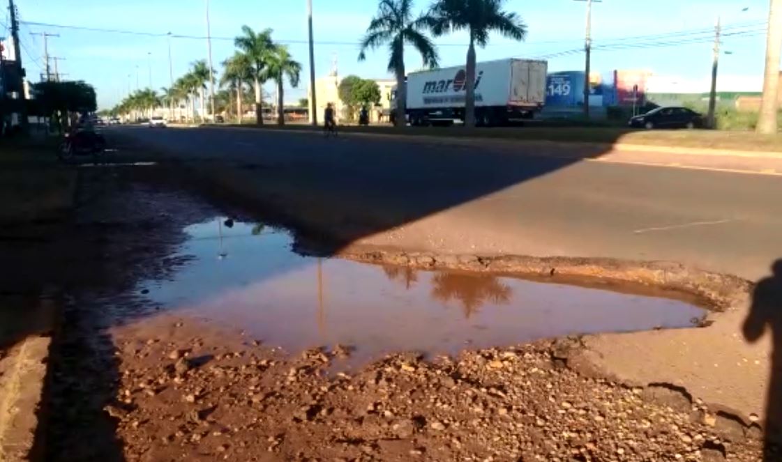 Local já recebeu melhorias recentemente, porém os asfalto voltou a ceder - Marcelo Marcos