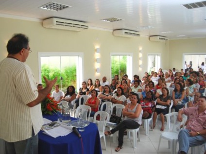 Palestra aconteceu na sala de reunião do Sinted -