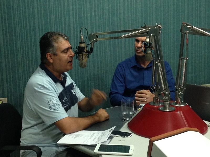 Candidato Paulo Leite (PHS) em entrevista na rádio Cultura FM - Beatriz Rodas/JP