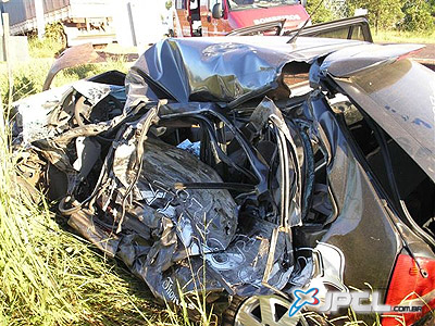 A vítima não chegou a ficar presa nas ferragens, mas bombeiros tiveram dificuldades -