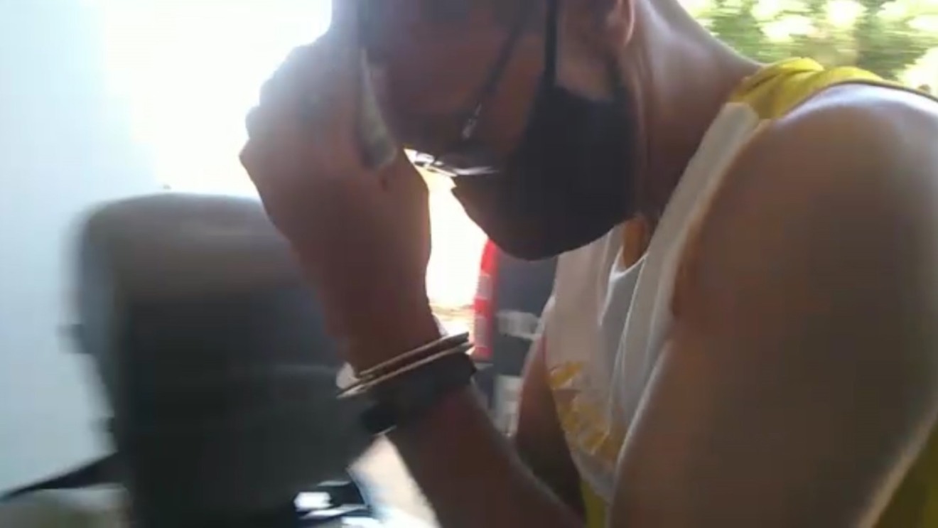 Homem é flagrado filmando por de baixo da saia de uma mulher e acaba preso - Alfredo Neto/JPNews