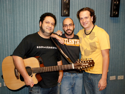 O trio durante entrevista na rádio Cultura FM -