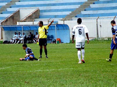 Árbitros já mostraram 64 cartões amarelos no Amador e Copa Três Lagoas -