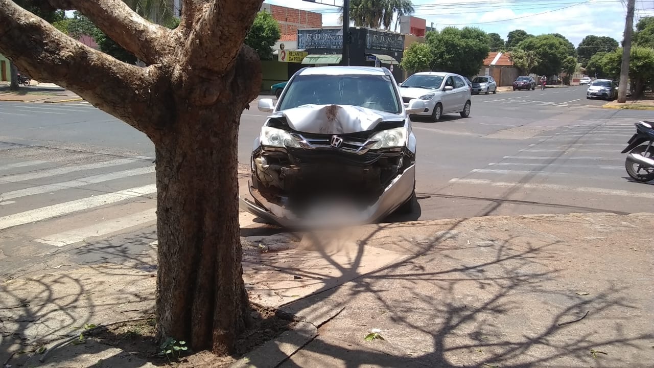 Polícia Militar é chamada para atender acidente na avenida Filinto Miller - Alfredo Neto/JPNews