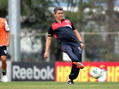 Ney Franco deve manter o esquema com três atacantes no São Paulo -