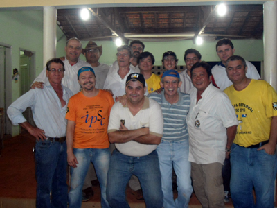 Novos diretores durante confraternização após assumirem o clube - Novos diretores durante confraternização após assumirem o clube -