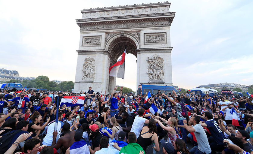 Paris revive a euforia de 98 e tem as ruas tomadas por torcedores - Gonzalo Fuentes/Reuters/Agência Brasil