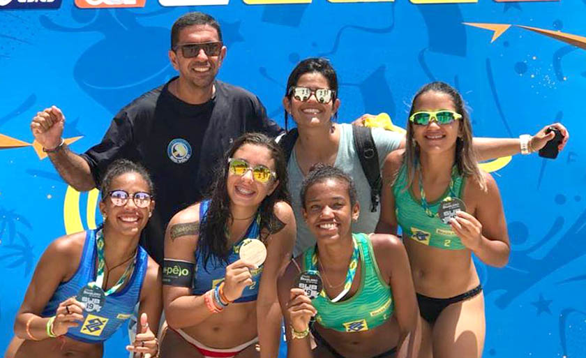 Na disputa da medalha de bronze, Aninha e Carol superaram Mayara e Thainara (RN) por 2 sets a 1 - Arquivo Pessoal