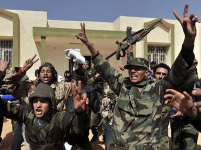 A cidade simbólica é o último grande reduto de Gaddafi na parte leste do país -