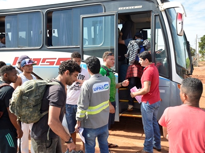 Saída dos trabalhadores foi acompanhada pela Polícia Militar -