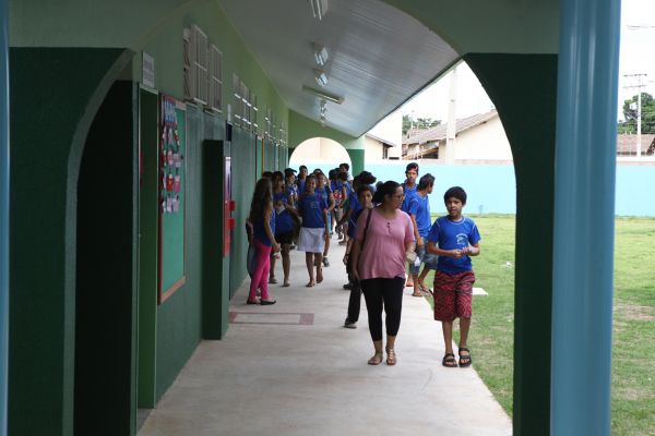 Nova escola conta com 13 salas de aula, laboratórios e quadra cobertas -
