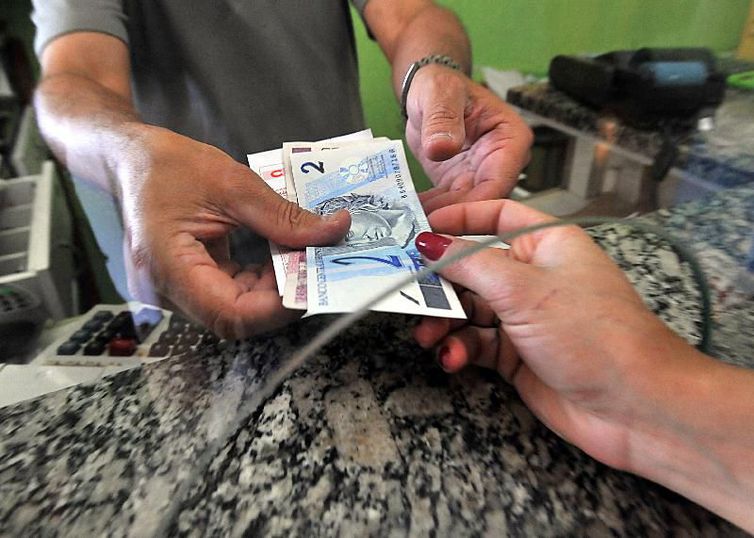 O dinheiro será depositado na conta informada pelo contribuinte na declaração - Arquivo/Agência Brasil