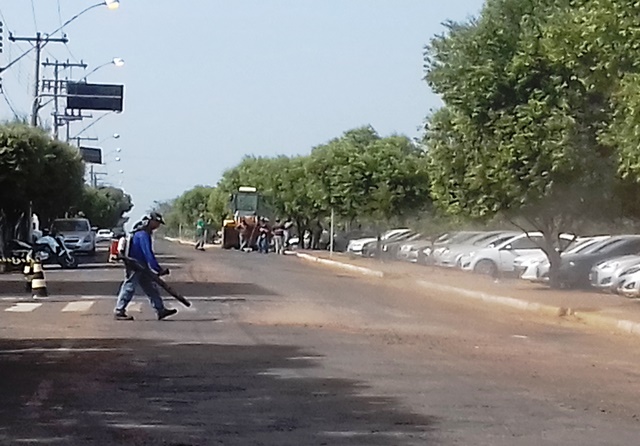 Empresa iniciou o recapeamento da avenida Rosário Congro  - Ana Cristina Santos/JP