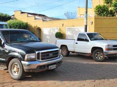 Foram apreendidas uma caminhonete F-250 de cor preta, placas HRG-2119, utilizada como - Foram apreendidas uma caminhonete F-250 de cor preta, placas HRG-2119, utilizada como -