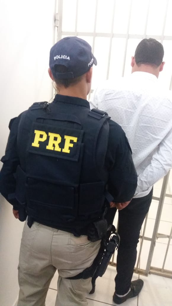 Ele foi encaminhado para a Santa Casa local para atendimento médico e depois entregue na 1ª Delegacia de Polícia Civil - Divulgação/PRFMS