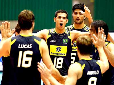 Brasileiros comemoram mais um ponto na vitória sobre a Coreia -