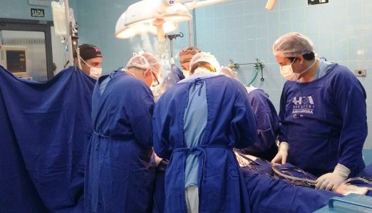Três equipes médicas de São Paulo e de Ribeirão Preto atuaram na cirurgia - Divulgação