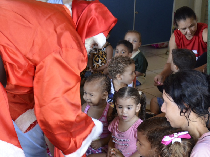 Festa contou com a presença de um Papel Noel voluntário - Laila Rebecca/JP