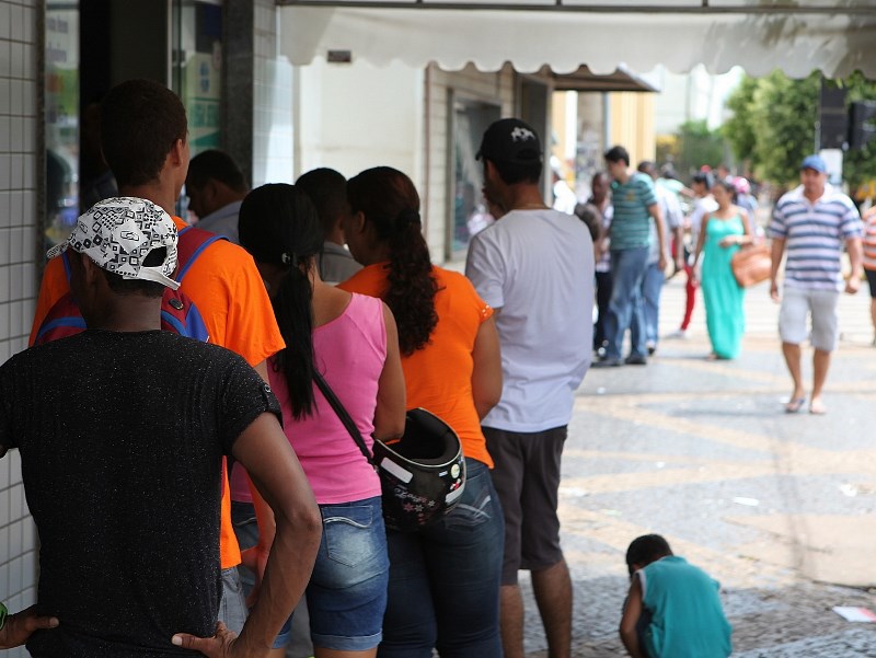 Comércio aguarda maior movimento na véspera do Dia das Mães - Arquivo