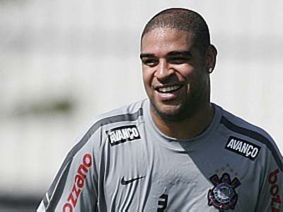 "Não adianta eu voltar 50%", afirma o atacante Adriano - "Não adianta eu voltar 50%", afirma o atacante Adriano -