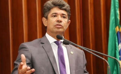 Deputado também explicou sobre atendimento "sala lilás" para vítimas de violência doméstica - Foto: Alems