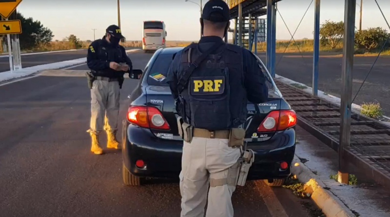 27 motoristas foram flagrados em fiscalizações com o etilômetro; 7 motoristas foram presos - PRF/Secom