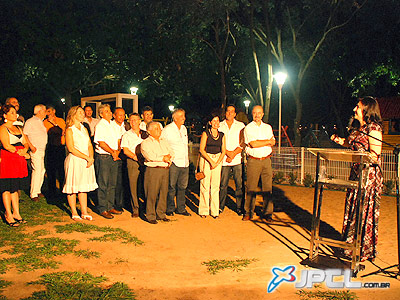 A prefeita fala sobre seus planos para o projeto Circuito das Lagoas, durante a inauguração do parquinho e da fonte -