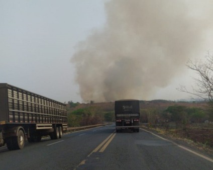 Fumaça pôde ser vista a quilômetros de distância - Jean Martins/JPNEWS