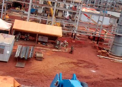 Empresas informaram que, se não receberem, vão suspender os serviços no canteiro de obras -