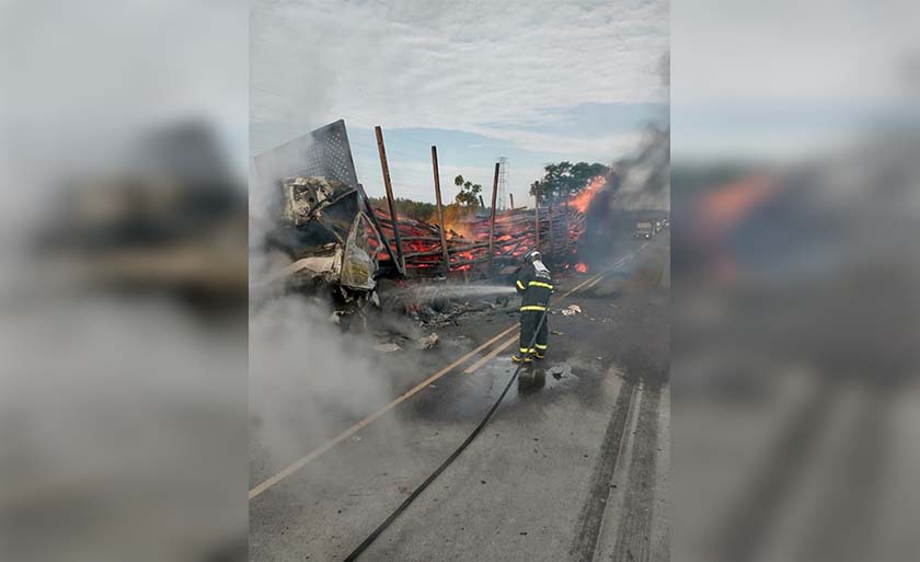 A vítima ficou presa nas ferragens e não conseguiu se salvar - Divulgação/Bombeiros