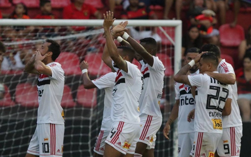 Jogadores do Tricolor comemoram o resultado da rodada anterior, vitória de 3 a 1 sobre o Sport - Eric Chiari/SPFC