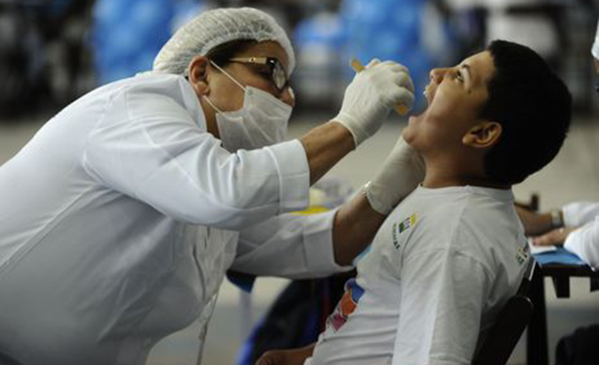 Pesquisa demonstra a dificuldade que pessoas que perderam dentes encontram para ter qualidade de vida - Tânia Rêgo/Agência Brasil