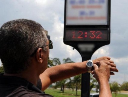 Horário de verão acaba à 0h deste domingo. Relógios devem ser atrasados em uma hora nas regiões Sul, Sudeste e Centro-Oeste - Arquivo/Agência Brasil
