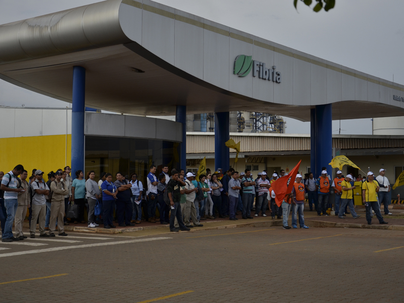 Funcionários da Fibria, Eldorado e Internacional Paper ameaçam greve Funcionários da Fibria, Eldorado e Internacional Paper ameaçam greve