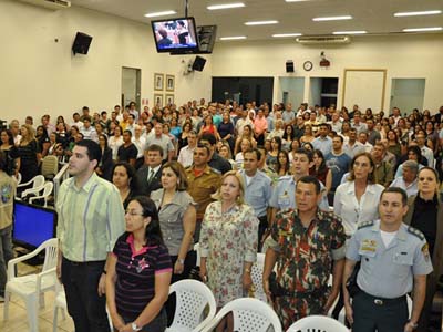 Tanto o recinto do Plenário, como o salão de Eventos, onde foi instalado um telão, estavam lotados -