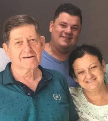 Família morre em colisão frontal entre carro e carreta na BR262 - album de família